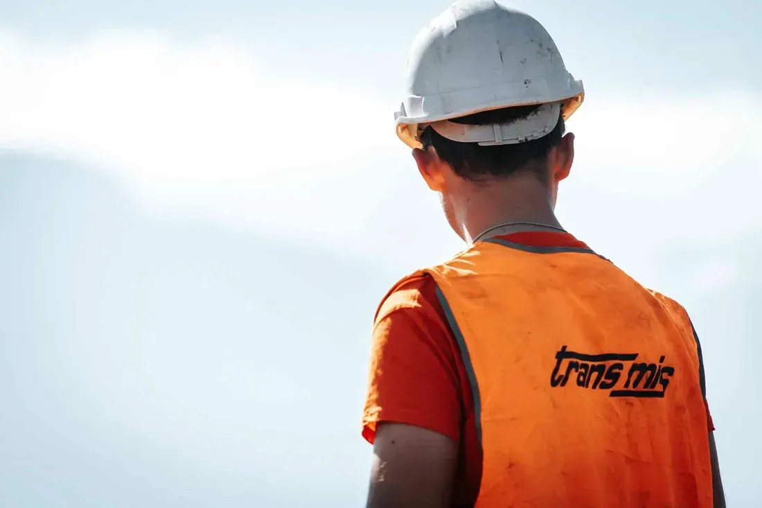 Compagnon TRANS MIS de dos sur un chantier