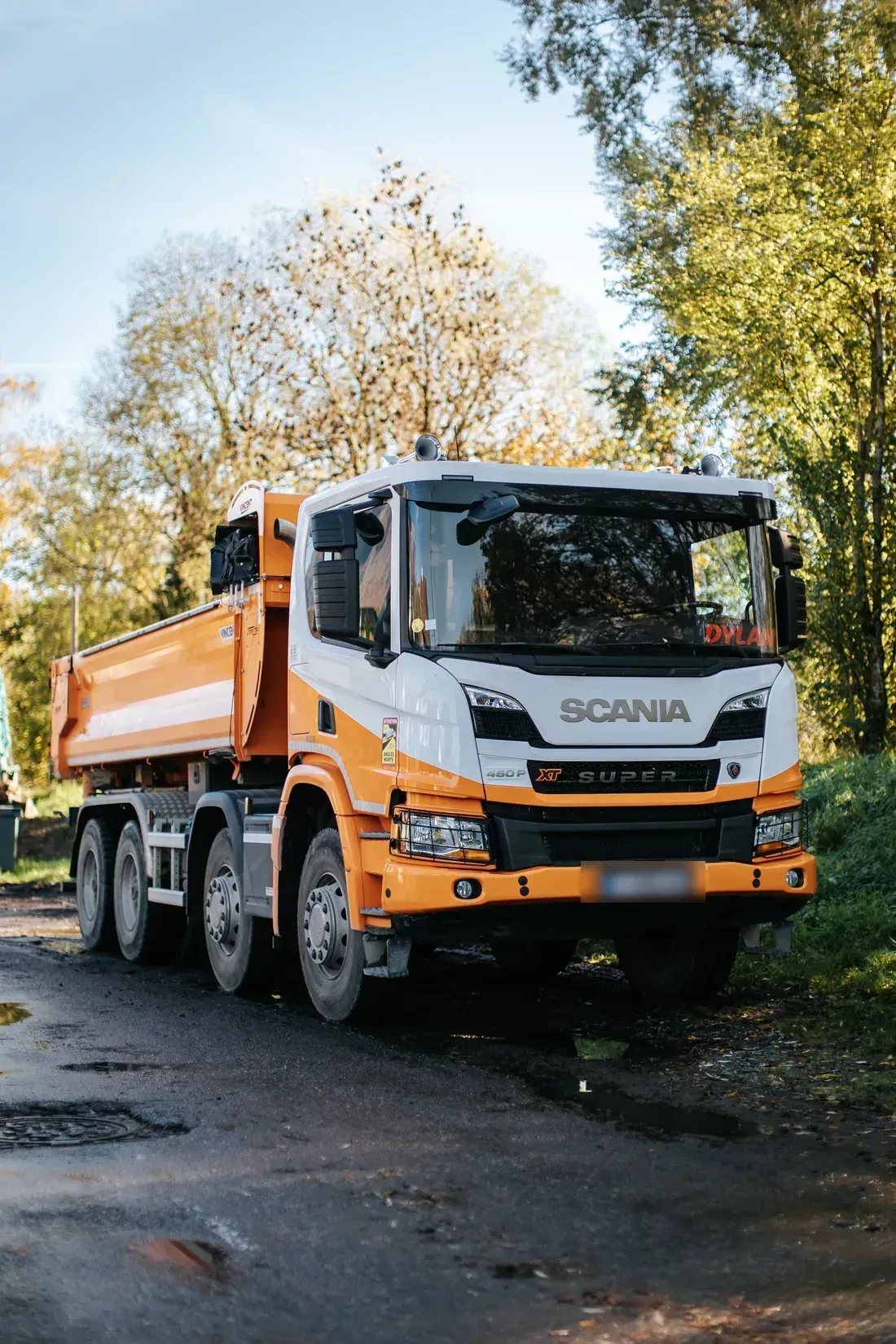 Camion benne Scania du groupe MISSILLIER