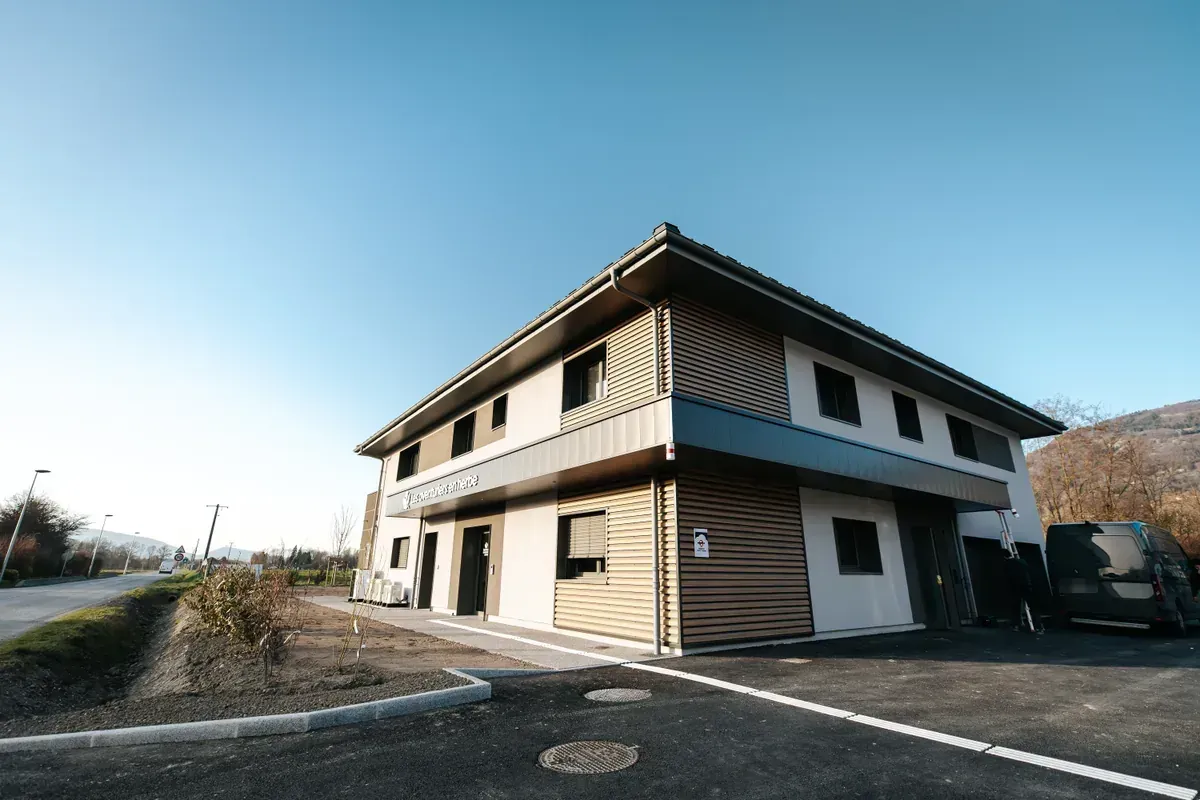 Bâtiment de la micro-crèche Arenthon vu depuis la rue